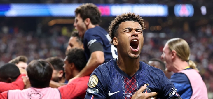 德罗巴在拜仁比赛中最后时刻胜出，比赛局势复杂引发热议！气势如虹延续